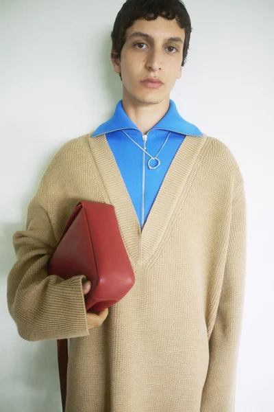 Look 16